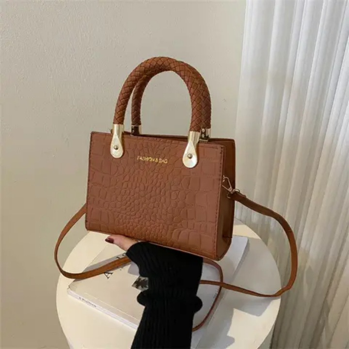 Sac à main vert croco tendance avec poignées tressées et chaîne réglable