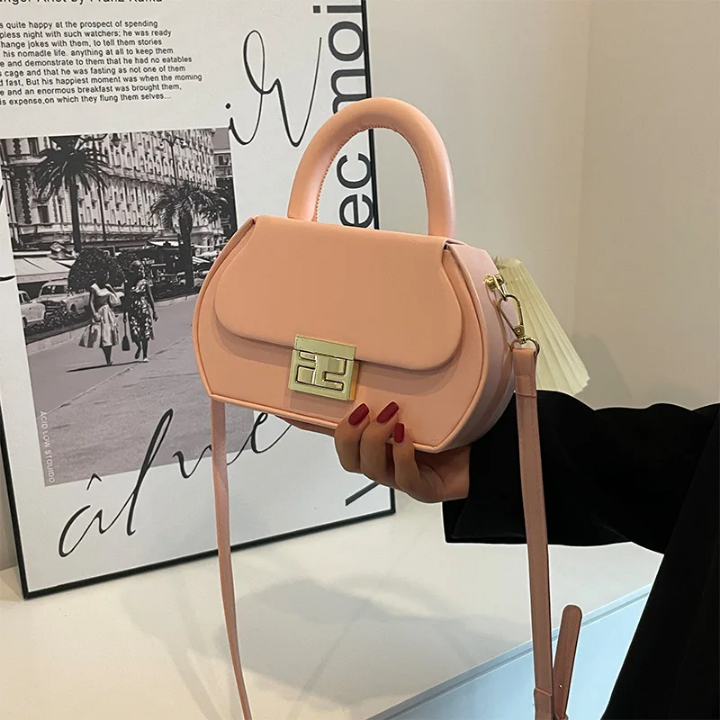 Sac à main blanc élégant avec poignée et bandoulière