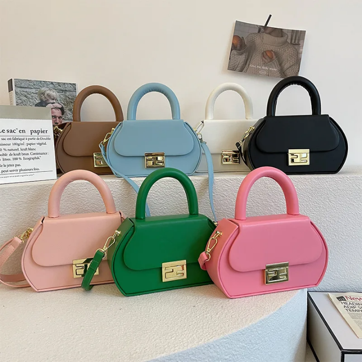 Sac à main blanc élégant avec poignée et bandoulière