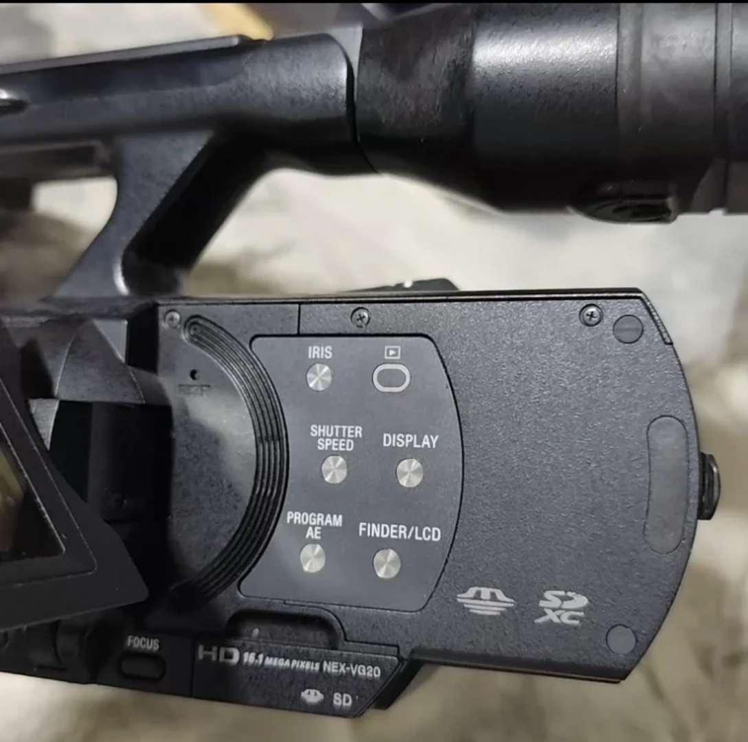 Sony NEX-VG10E – Caméscope Numérique Full HD à Objectifs Interchangeables (Monture E, Capteur APS-C 14.2 MP, Zoom Optique 11x)